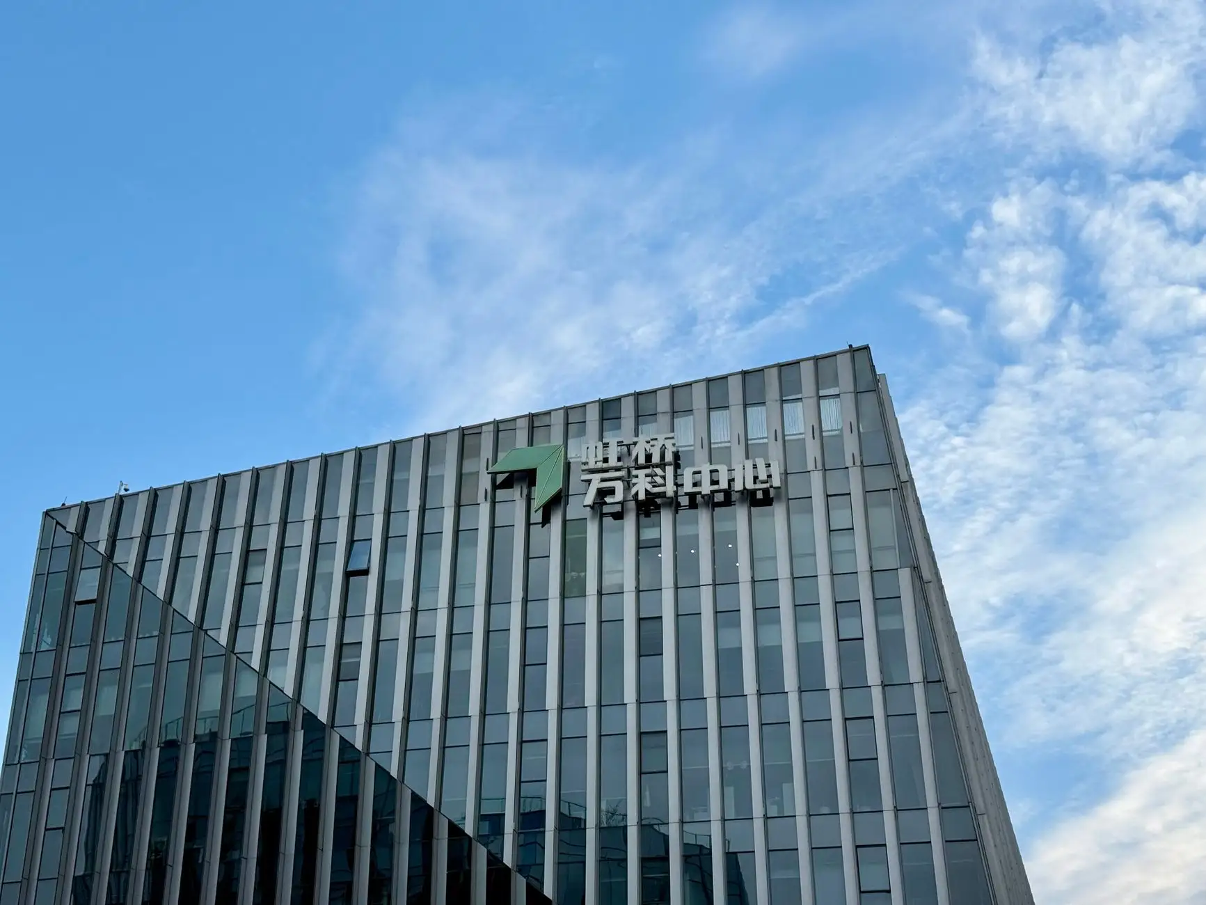 2025上海企业VI设计趋势:从品牌视觉到数字体验的整合策略正文配图 1